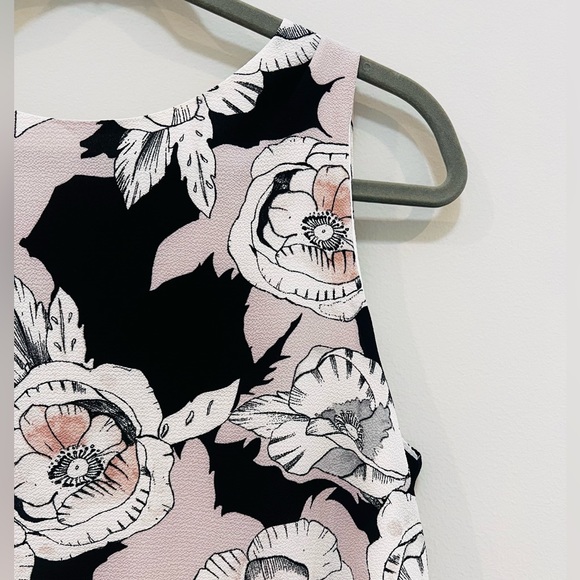 C&E Floral Sleeveless Blouse Size M - Picture 2 of 9